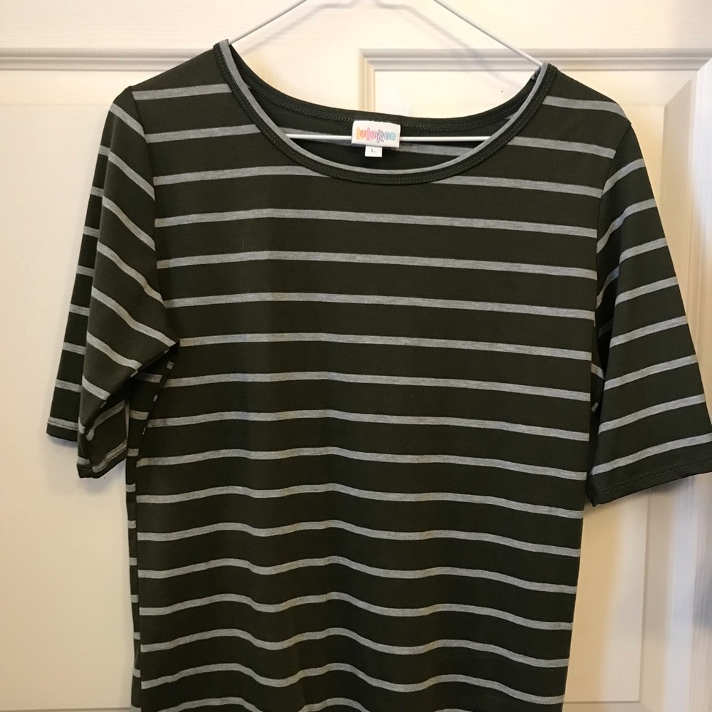 Lularoe Gigi Large (2 + get 10% off)